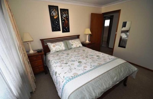 Dalmeny House | 16 Haddrill Parade