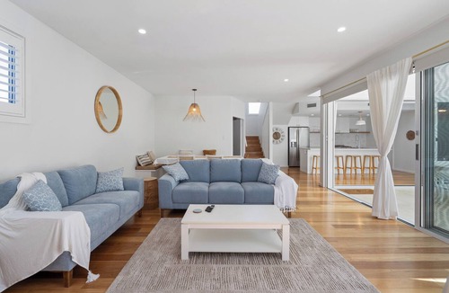 Forster House | 17 Elluisa Close : 4 BR, 3 BA House in Forster, Sleeps 8