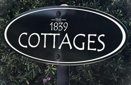 Willunga Bed & Breakfast | 1839 Cottages
