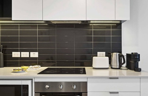 Docklands Apartment | 1BR Docklands | Walk to Marvel Stadium + Balcony