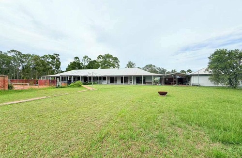 Worrigee House | 1BR Near Bus Stop with Pool & Farm Views