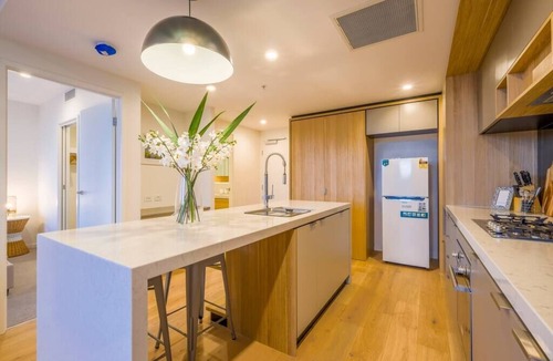Woolloongabba Apartment | 1BR Stadium Suite: Parking + Free WiFi