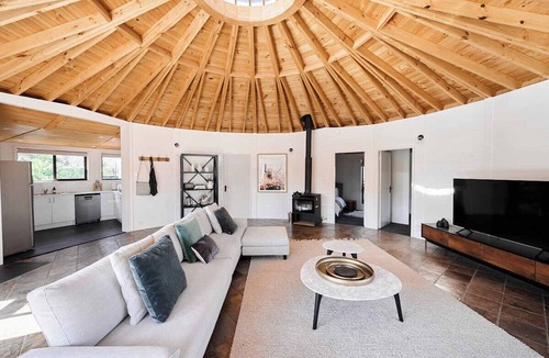 Pialligo House | 2 bedroom charming timber yurt
