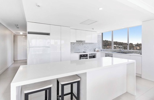 Burleigh Heads Apartment | 2 Bedroom Ocean View in Tower at Burleigh Beach
