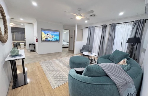 Stanhope Gardens House | 2 BR spacious Granny near Stanhope Leisure Centre