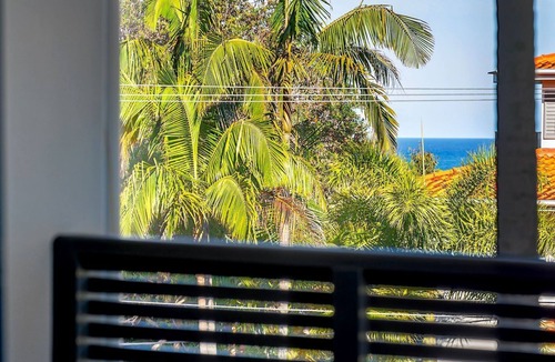Sunshine Beach House | 2 Horizon Terraces - Spacious Duplex Close to Village and Beach