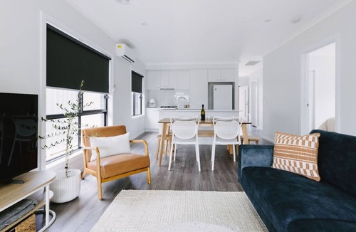 Sale House | 2 Houses, Sleeps 12, 4 Bathrooms, Private Location
