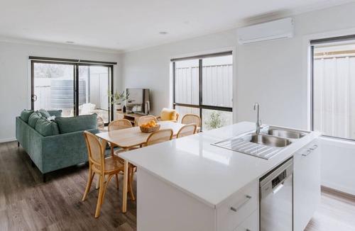 Sale House | 2 Houses, Sleeps 12, 4 Bathrooms, Private Location