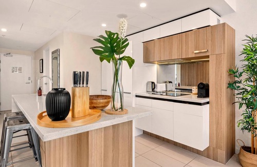 Fortitude Valley Apartment | 2 Kings + 2 Baths near James Street | Rooftop Pool & Skyline Terrace | Parking
