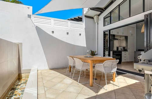 Sunshine Beach House | 2 Luna Noosa - Spacious Retreat in Elevated Location