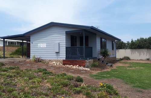 Middleton House | 2 minute walk to beautiful Middleton surf beach