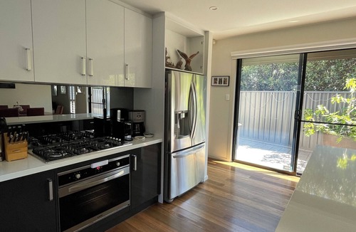 Brighton House | 2 Private Bedrooms, Private bathroom, Free parking, Aquatics, Westfield.