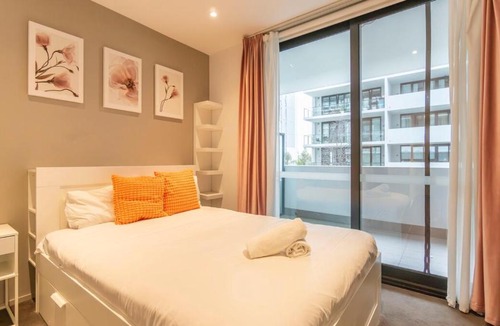 Mascot Apartment | 2 stop to CBD & Style 3B Split Level, 1 Car P