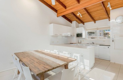 Coolangatta House | 208 Marine Parade - Snapper Rocks/Rainbow Bay Beachfront