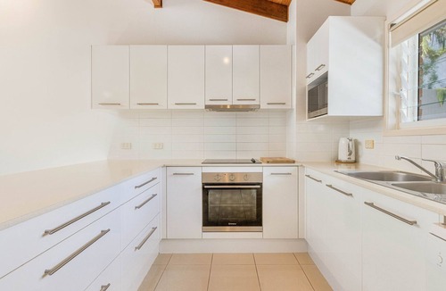 Coolangatta House | 208 Marine Parade - Snapper Rocks/Rainbow Bay Beachfront
