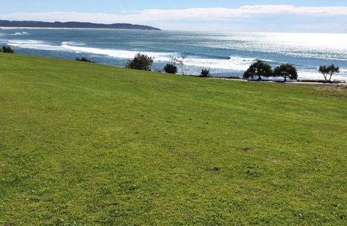 Lennox Head Apartment | 21 The Quarterdeck Stylish waterfront accommodation