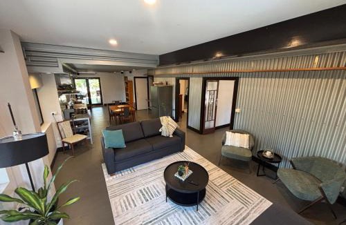Everton Hills Apartment | 24 Elizabeth