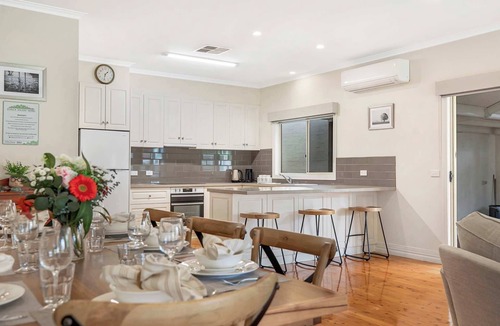 Echuca House | 26 Dickson St - character home in the heart of Echuca
