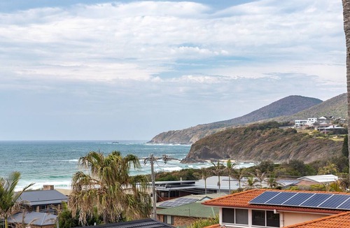 Forster Villa | 26B Seaview - Overlooking the ocean