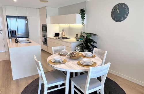 Broadbeach Apartment | 29th floor Oracle Tower 2 stunning ocean and city views