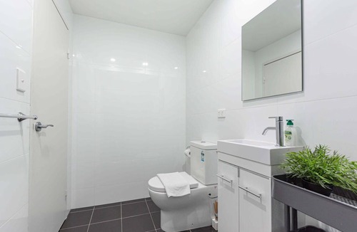 Darling Harbour Apartment | 2BD Apt with Large Courtyard near The Star Casino