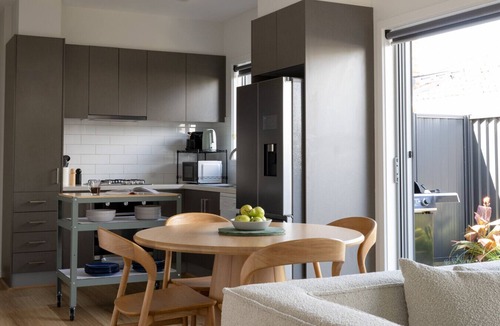 Reservoir House | 2BD | Stylish Family Escape | Heart of Reservoir