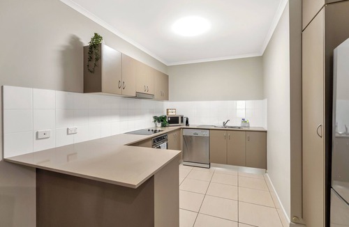 Cairns North Apartment | 2bedroom luxury apartment- steps to the esplanade. Coffee machine and 2 pools!