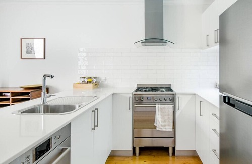 Bendigo Cottage | 2BR furnished cottage available near Bendigo Hospital - Pets welcome