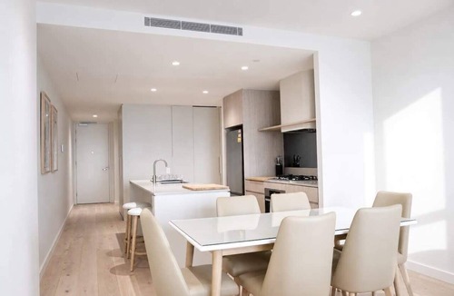 Mermaid Beach Apartment | 2BR Ocean Views Pool Gym Sauna