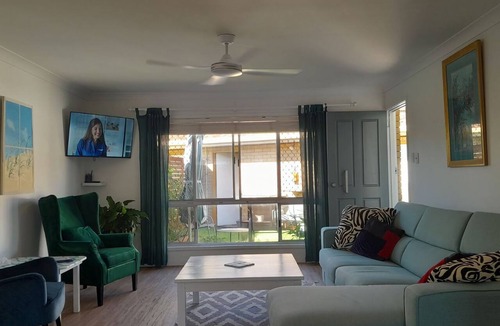 Evans Head Apartment | 2BR villa in quiet cul-de-sac with BBQ, herb garden, games, parking,