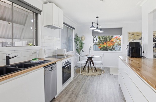 Margate Apartment | 3-Bed Coastal Retreat in Central Margate
