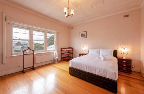 Northcote House | 3 Bedroom Unit in the Heart of Beautiful Northcote