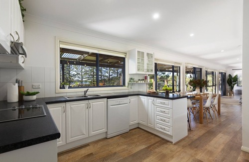 Gerroa House | 3 minute walk to the stunning 7 Mile Beach