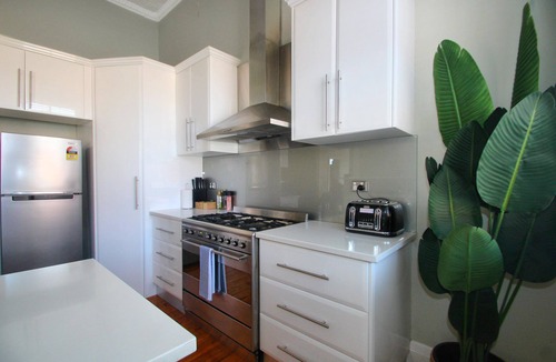 Wagga Wagga House | 30 Fitzmaurice St · Waterviews | Hidden Gem in CBD - Sleeps 10