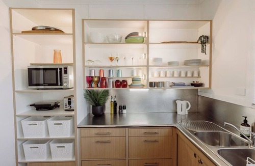 Mooloolaba House | 300m to Beach | 10min Stroll to Restaurants | Pet Friendly | Family Sized Home