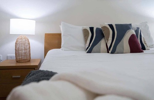 Perth Central Business District Apartment | 302 Sunny KingsPark Perth CBD 1BR Pool Gym