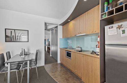Cowes Apartment | 340 The Waves, Studio Unit, across the road from the beach, lift access.