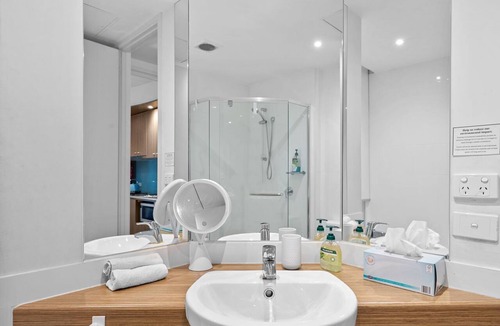 Cowes Apartment | 340 The Waves, Studio Unit, across the road from the beach, lift access.