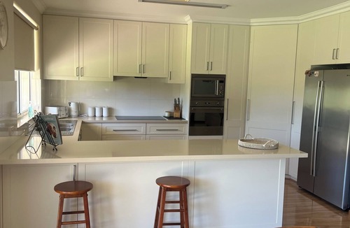 Harvey House | 367 The Avenue - walking distance to town, private