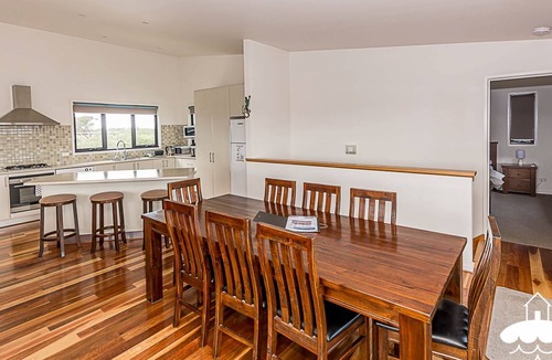 Sandy Point House | 37 Oceanview Pde Stay 3 Pay 2 Winter Special