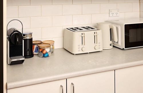 Bondi Junction House | 3BR Bondi House | Walk to Westfield, near Beach