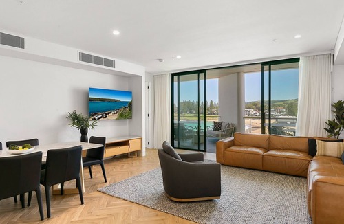 Kiama Apartment | 3BR Coastal Escape with Ocean Views, Shared Pool & Jacuzzi, 2 Car Spaces & Walk to Surf Beach