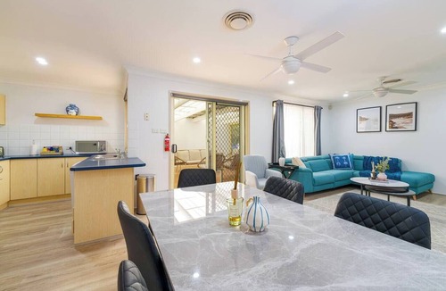 Stanhope Gardens House | 3BR Guesthouse + Sunroom Near Stanhope Leisure