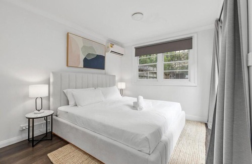 Chippendale Apartment | 3BR Home with Outdoor Dining Near Central Station
