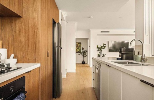 Doubleview House | 3BR House with Sauna Near Scarborough Beach