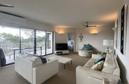 Kings Beach Apartment | 3BR Ocean View | Kings Beach | Pool