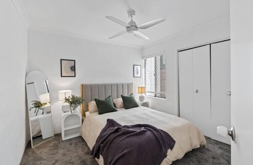 South Perth Apartment | 3br unit Stylish retreat SouthPerth