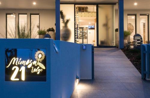 Hyams Beach House | 4 BDR - 4PM Checkout - 250m to Beach - Outdoor spa