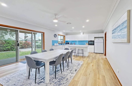 Tomakin Apartment | 4-Bed Beach House with Garden & Alfresco Dining