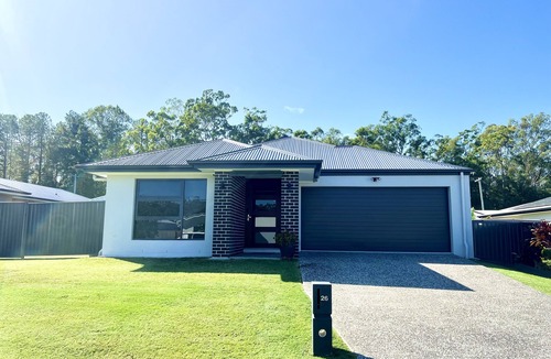 Landsborough House | 4 Bedroom Modern Home